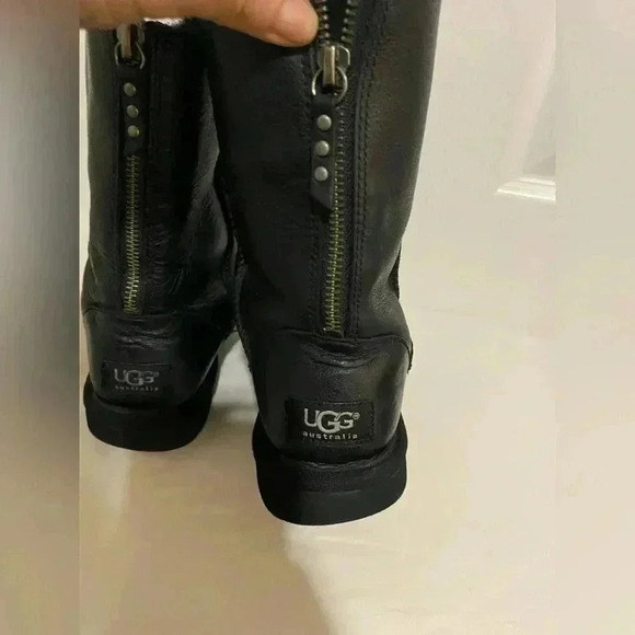 UGG Australia Classic Zip Black Leather Boots size 6 - Picture 6 of 14